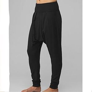 Lululemon Women’s Harem Yoga Pants Size 6